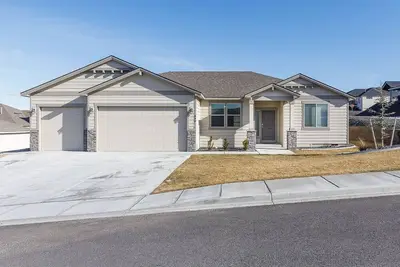 Image de One-Level 4br Home - Sunshine, Wine & Dine