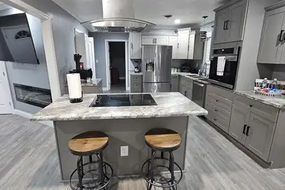 Image de Newly renovated family home in quiet neighborhood