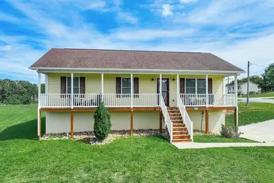 Image de Charming Shenandoah Retreat w\/ Deck & Grill!