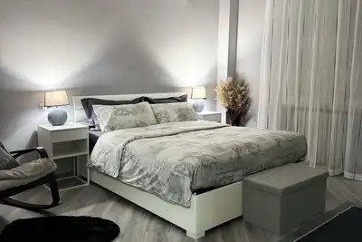 Comfortable 2-bedroom apartment near the station and within walking distance of downtown