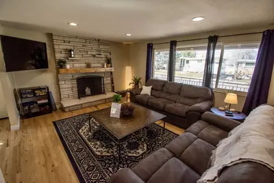 Image de Early Bird Discount - Ski House with workspace + Views!