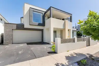 Image de Modern Mansion in Lightsview | By Host Solutions