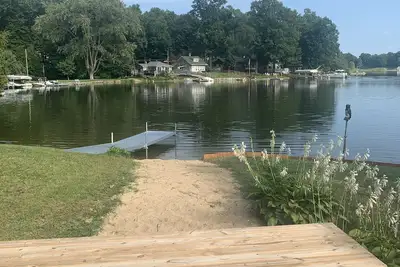 Image de Lakefront Cottage!