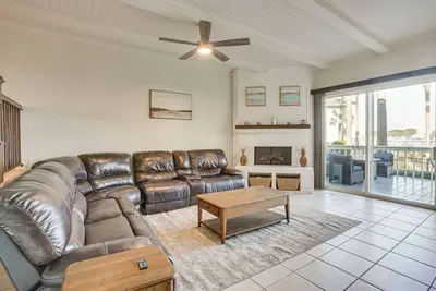 Image de Huntington Beach Condo - Walk to the Ocean!