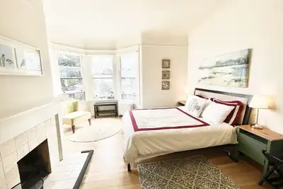 Image de Large Quintessential Sf Russian Hill 2br Apt