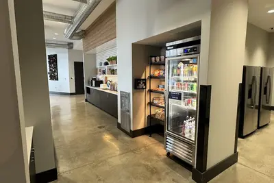 Image de Modern stay overlooking downtown
