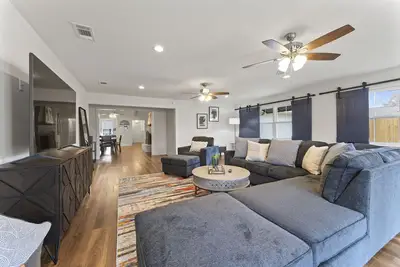 Image de One Story Home Away From Home 3br/2Baths With Family Ready Full Kitchen