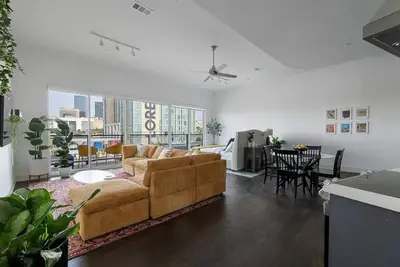 Image de Large Downtown Loft with Skyline no. 412