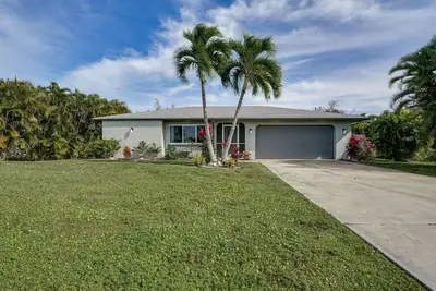 Image de Game Room + Screened Lanai: Pine Island Getaway!
