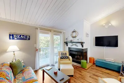 Image de Golf-view condo with amenity pass to pool, tennis courts & more - dog-friendly