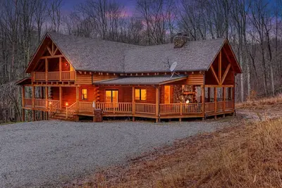 Image de Overbrook Lodge, 5 bedrooms, 4. 5 baths, Sleeps 16 and Two miles to Rock House