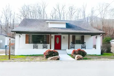 Image de Brushy Mtn Hideout - Close to Windrock - Sleeps 6