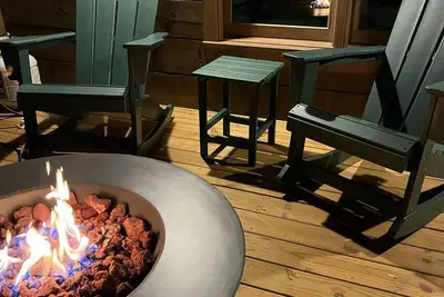 Image de Serene Modern Cabin Retreat with Creek Frontage, Lake Access, and Mountain Views