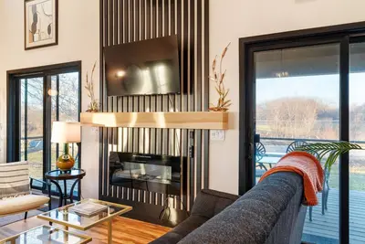 Image de Private & Modern. Near river and wildlife refuge! Dog friendly & no neighbors.