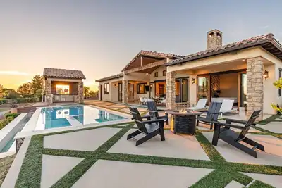 Image de Via de la Sky Ranch | Sprawling Tuscan Villa in Wine Country