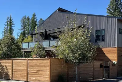 Image de Exquisite Town Home in Whitefish, Mt. Minimum stay of 30 consecutive days…