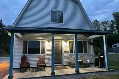 Image de Renovated Lakefront Family-Friendly Retreat: Bbq, Kayaks, Firepit, Trails, Dock