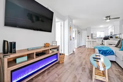 Image de Beachside Breeze Condo w/pool and private beach access
