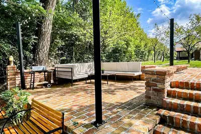 Image de Belle maison Ă Mirkovci avec jacuzzi