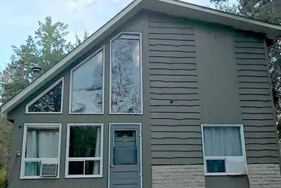 Cozy cabin located in Arnes, 5 minute walk away from the beach