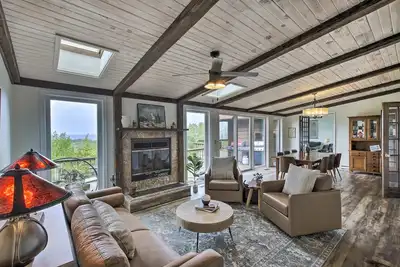 Image de The Nest in Egg Harbor-Breathtaking Water Views and Forested Retreat