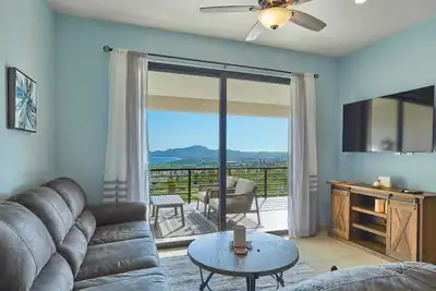 Image de New 2-bedroom, 2-bath condo at Vista Azul with Medano Beach and marina views. Enjoy a bright living space, spacious patio, shared Bbq and firepit, and a pool nearby. Just minutes from downtown—perfect for relaxing and exploring Cabo.