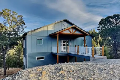 Image de Crown Jewel | Modern Retreat with Serene Wooded Views