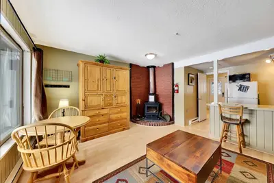 Image de Condo next to Chair 8 with wood burning fireplace in Brian Head