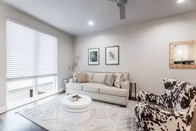 Image de Modern Luxury Townhome downtown