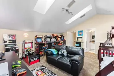 Image de Paradise Playhouse Sleeps 10 Arcade Poker Rm
