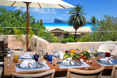 Image de Studio de Luxe Avec Cuisine et Jardin Extérieur