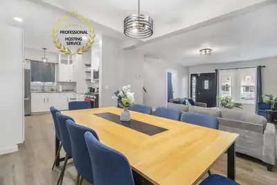 Image de 2 Miles from Notre Dame, Brand New Spacious House! \n