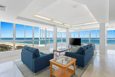 Image de The Wave Watcher A Breathtaking Oceanfront Haven