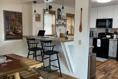 Image de Newly Renovated Adirondack House in Tupper Lake.