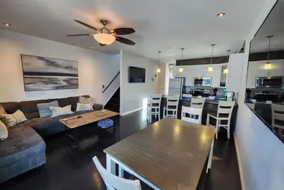 Image de Vista Villa - 3 Bedrooms with Roof Top Deck!