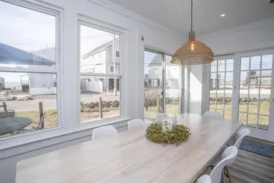 Image de Cheerful 3 bedroom cottage w\/ private beach access