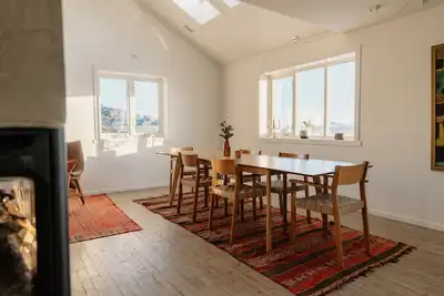 Image de In the middle of Lofoten! Unique and spacious dockside apartment.