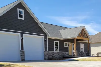 Image de Your Lake Escape Awaits. . . walk to Boat Ramp. . . sleeps 12, with plenty of parking