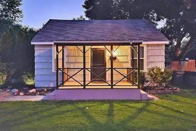 Image de \"Minty Fresh Cozy Cottage\" Boise Bench Home Near Downtown Bsu