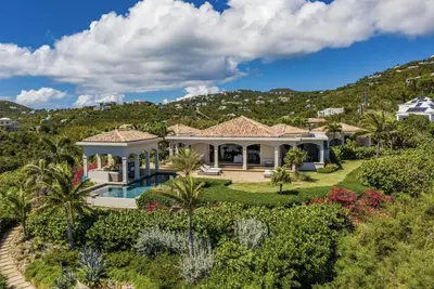 Image de Stunning Home with South Side Views