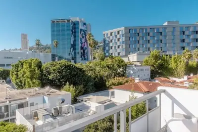 Image de The Sunset Blvd luxury high-rise, 180 city views