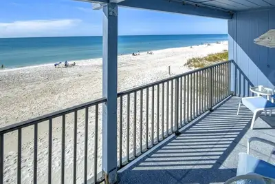 Image de Gulf Beach Directly in Front w/ Heated Pool, Free WiFi & Trolley, Great Sunsets!