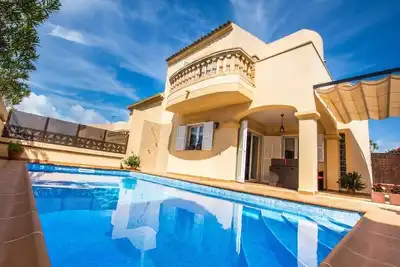 Image de Casa con Piscina Cerca de la Playa