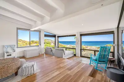 Image de Beachfront Villa by Peppy Beach Retreats® (8 Adults)
