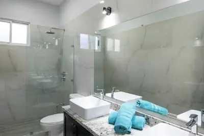Image de Modern, quiet & peaceful, close to restaurants in Uvita!