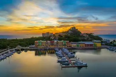 Image de Spectacular condo with an increidble ocean view in New Flamingo Marina