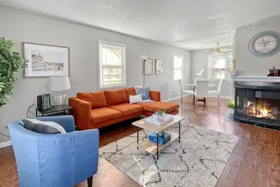 Image de Gorgeous 2br Clive Duplex w\/Fireplace