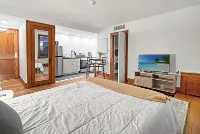 Image de Walk to 3 Breweries! 1 Bed Apartment