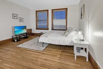 Image de Quiet Studio on Grand - Heart of Downtown!