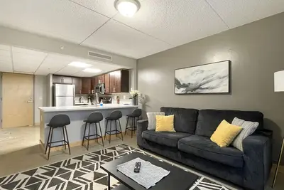 Image de 2 Br Short Uber to Dtwn Nightlife/Restaurants